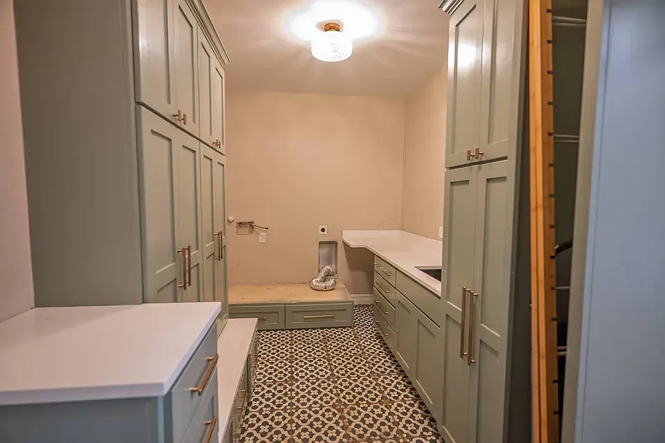 5 bed, 5200 sqft, $2,800 — Photo 3