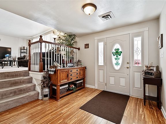 3rd image of 206 Cool Springs Rd