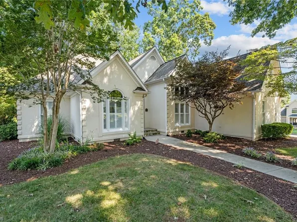 6525 Brookstone Dr, Whitsett, NC 27377