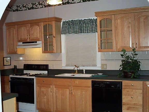 Kitchen w/ Natural Maple Cabinetry