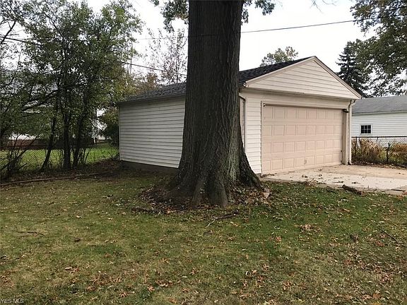 3rd image of 25351 Shoreview Ave