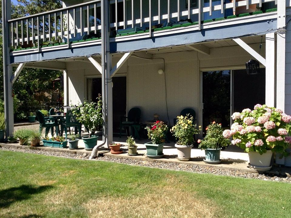 2nd image of 854 Twin Pines Cir APT 6