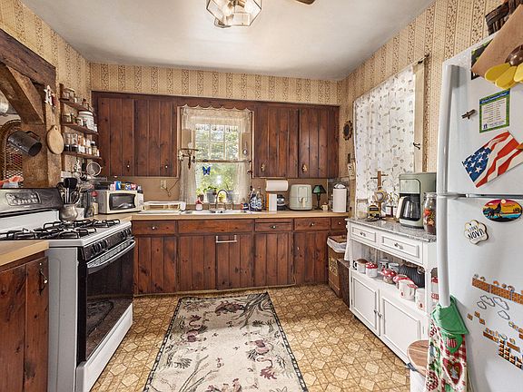 4th image of 1391 Kinney Ave NW