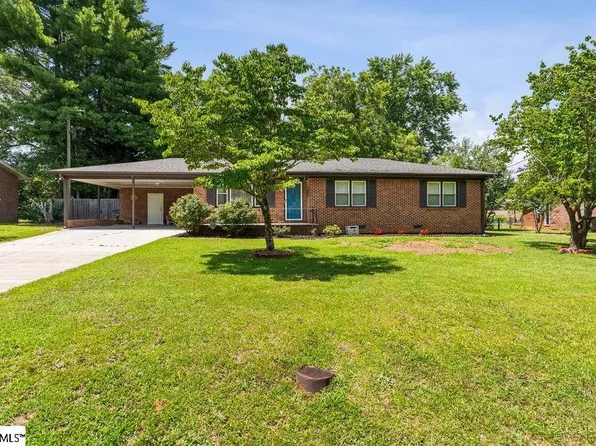 3 Latham Dr, Greenville, SC 29617