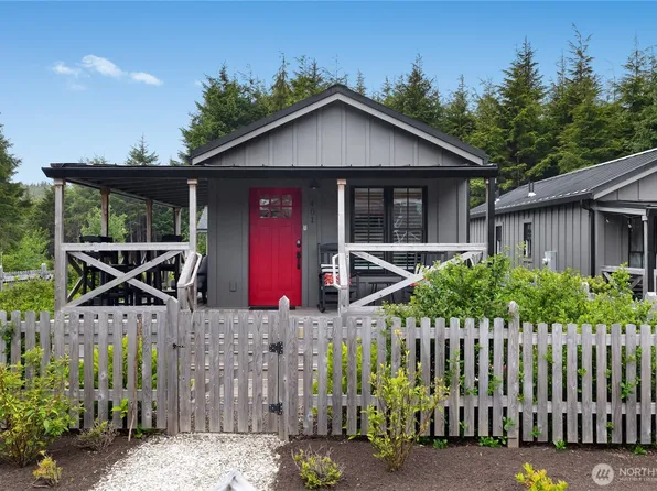 401 E Compass Street, Pacific Beach, WA 98571