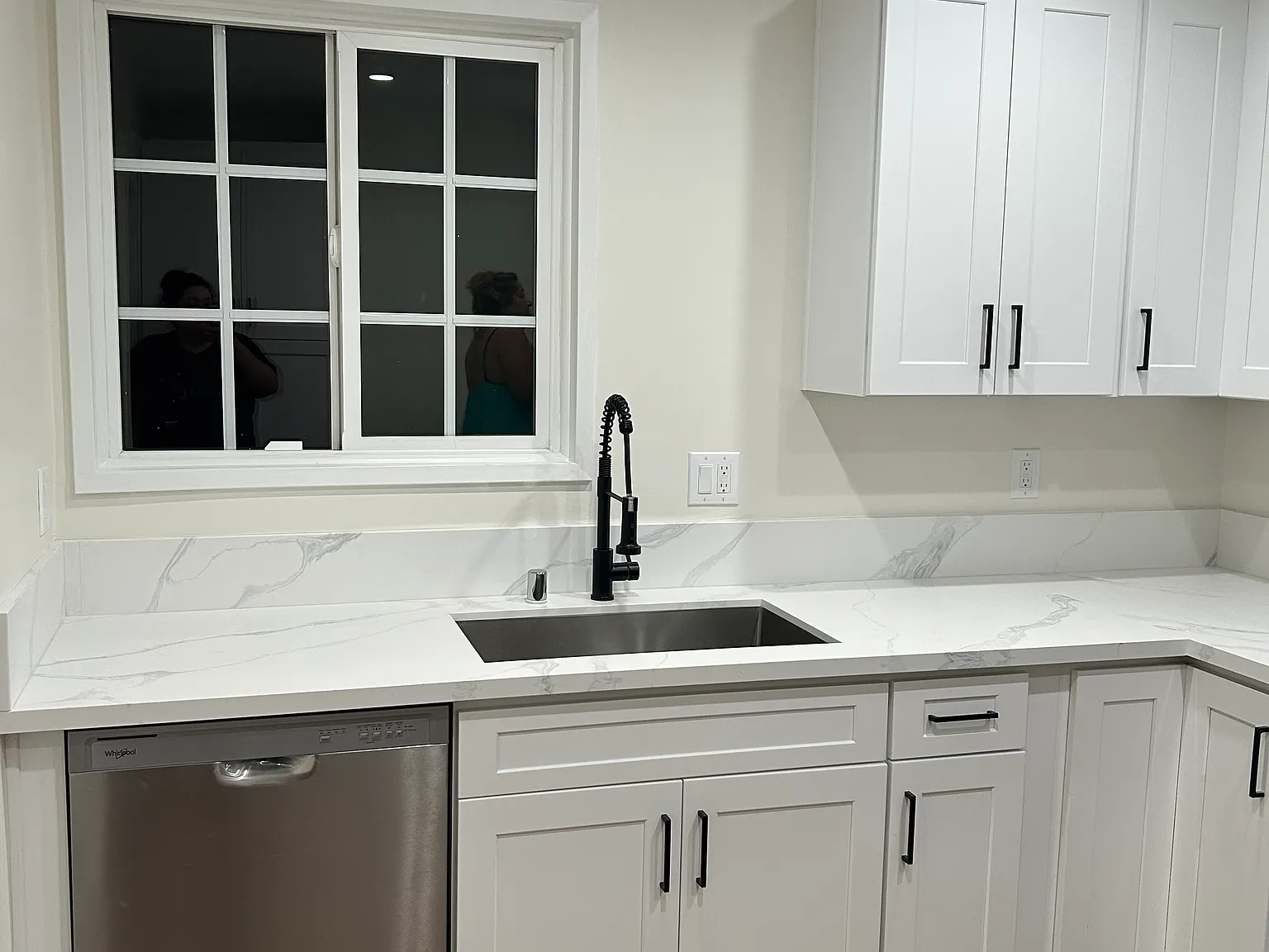 3 bed, 1139 sqft, $4,300 — Photo 1