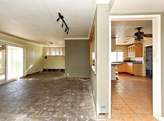 3rd image of 864 Darius Dr