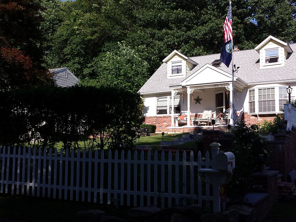 Cape with lovely front porch