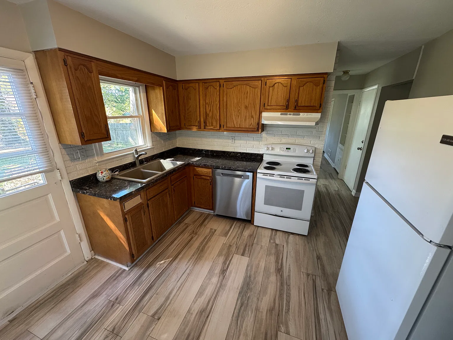4 bed, 1820 sqft, $2,100 — Photo 4