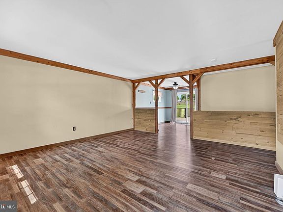 4th image of 388 Hipkins Rd