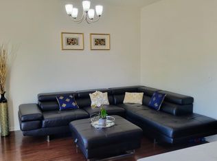 861 Lewisburg Ln, Aurora, IL 60504