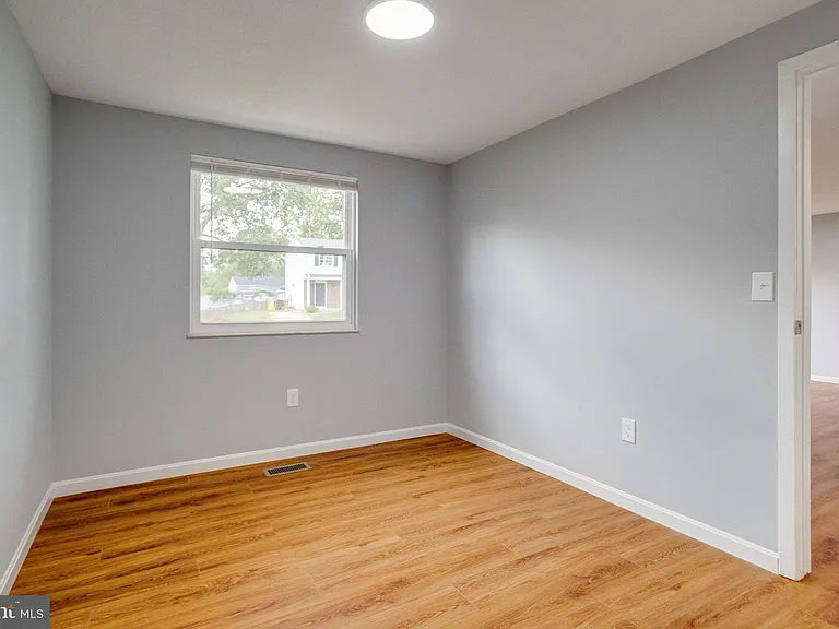 1359 Raleigh Dr — Photo 32