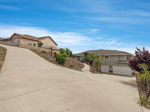 3rd image of 1111 Paradise Peak Rd