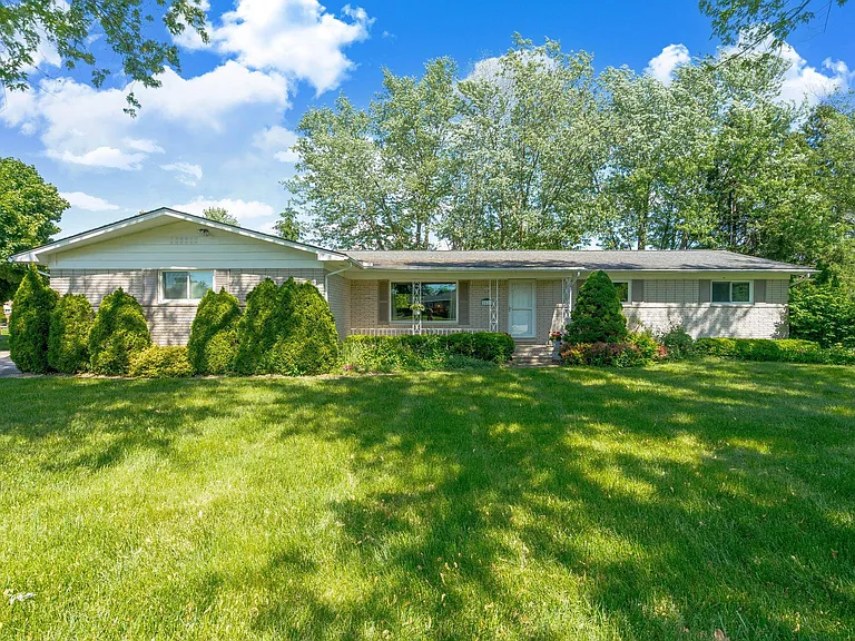 2611 Colby Dr — Photo 2