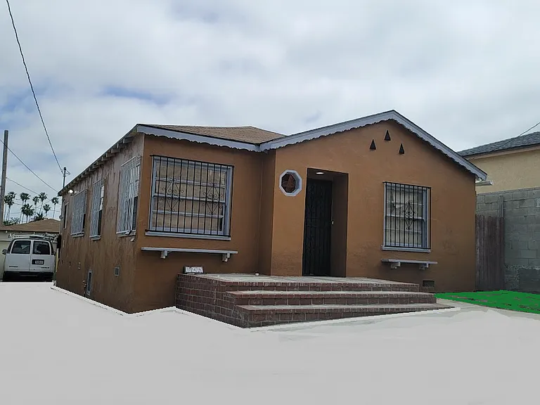 548 E Hazel St — Photo 1
