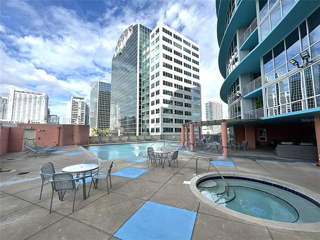 2 bed, 2.0 bath, 1165 sqft, $2,450 — Photo 4