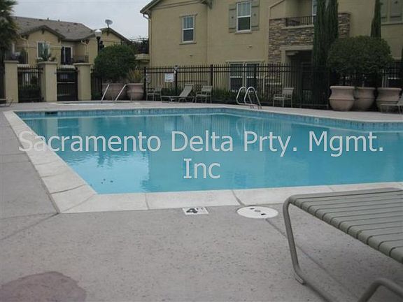 3rd image of 3301 N Park Dr Unit 4016