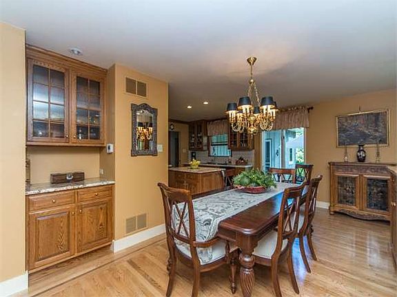 4th image of 93 Stoney Ln
