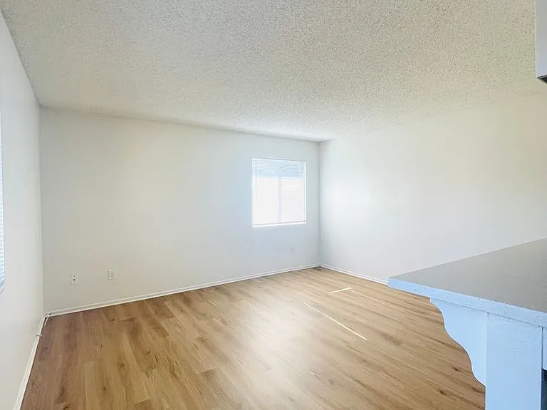 345 Clay St — Photo 8