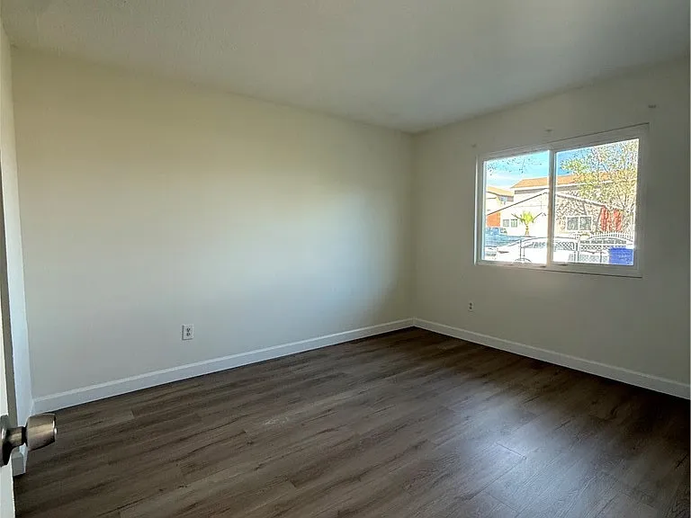 558 S Benjamin St — Photo 18