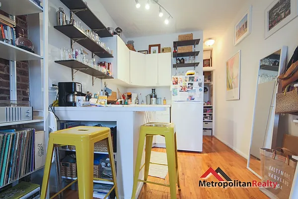Rented by Metropolitan Realty | media 7