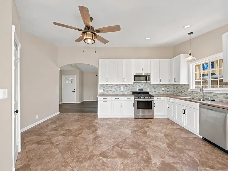 6440 Harvard St — Photo 16
