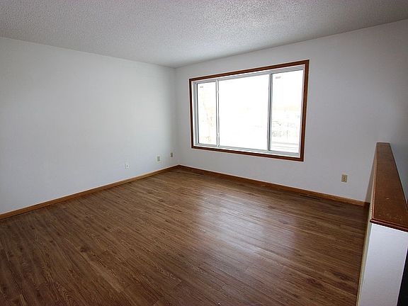 5th image of 804 12th Ave W