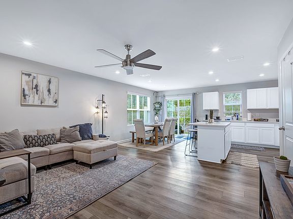 Open living space great for entertaining!