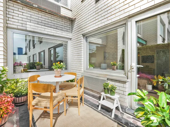 45 Sutton Place South image 23 of 35