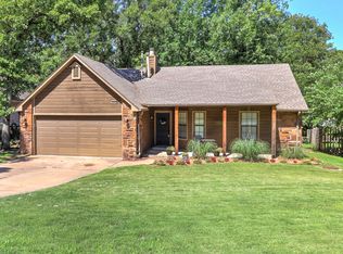 3444 S Rolling Oaks Dr W, Tulsa, OK 74107