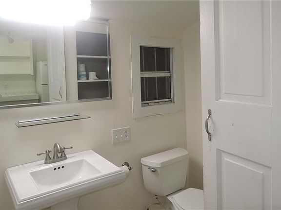 3rd image of 935 Touro St