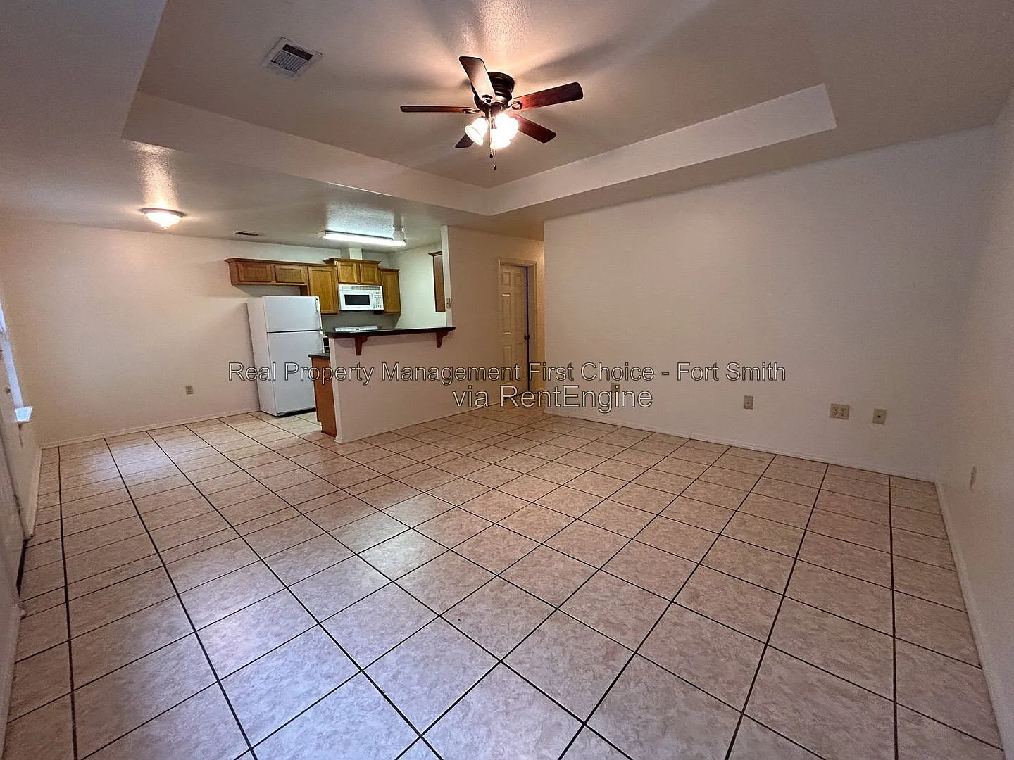 3 bed, 2.0 bath, 1050 sqft, $925 — Photo 3