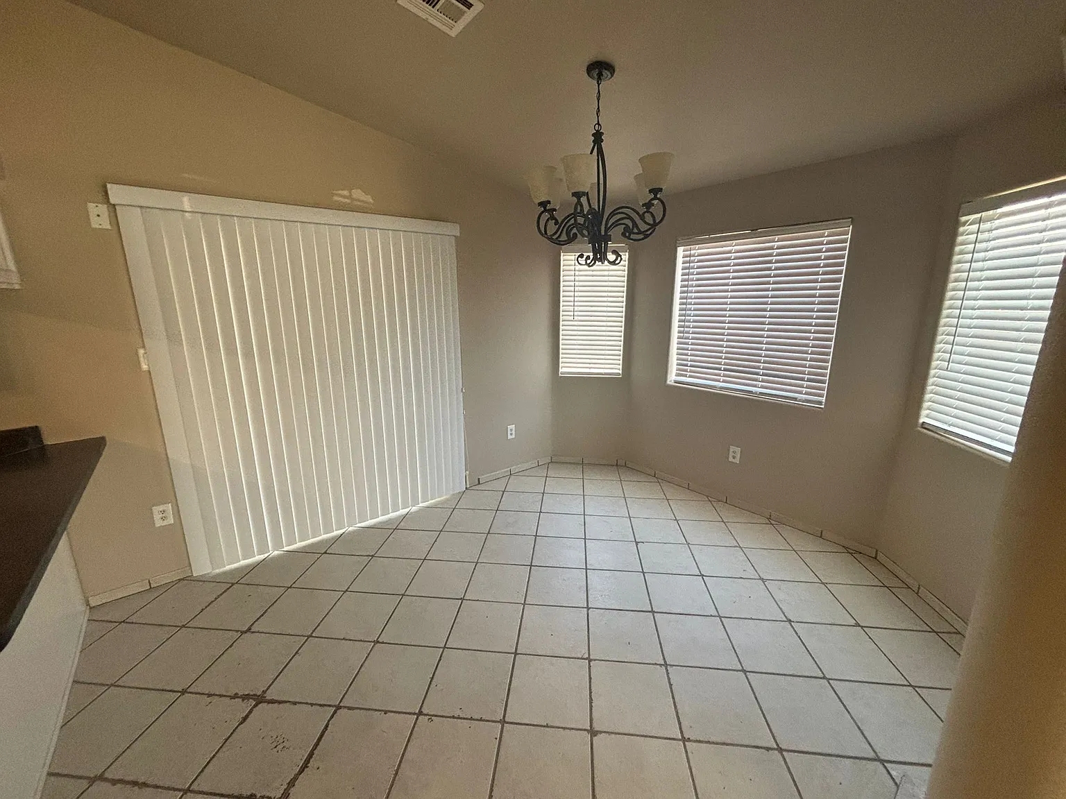 3 bed, 1260 sqft, $1,400 — Photo 4