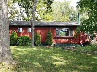 28010 Small Ln, Waterford, WI 53185