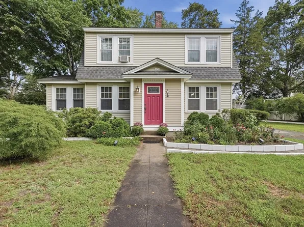 101 Pleasant St, Tewksbury, MA 01876