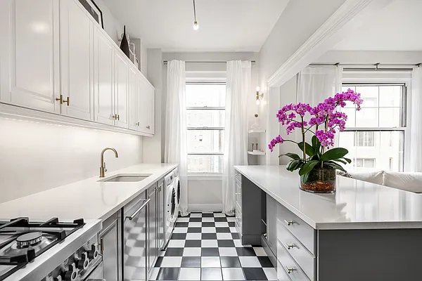 Sold by Compass | media 1