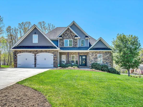 1062 Ivy Creek Dr, Forest, VA 24551