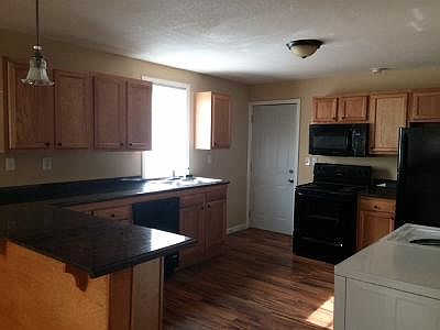 2nd image of 829 S 4th St #1