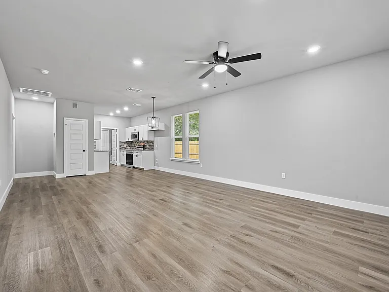 6147 Shawnee Dr — Photo 2