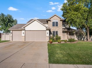 302 Chippewa Dr, Minooka, IL 60447