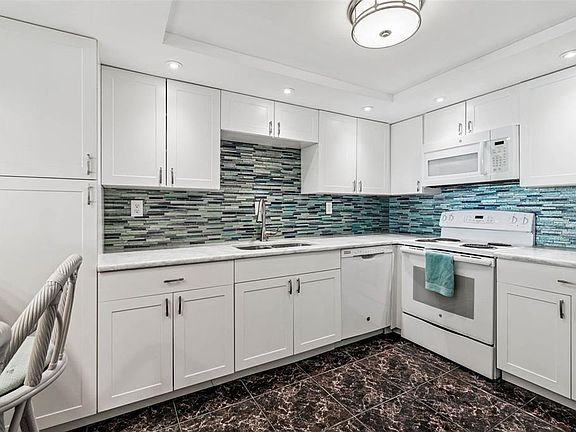 4th image of 17920 Gulf Blvd APT 1504