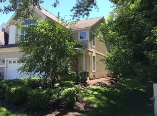 2525 Jamestown Ln, Aurora, IL 60502