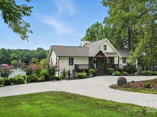 215 Barber Loop, Mooresville, NC 28117