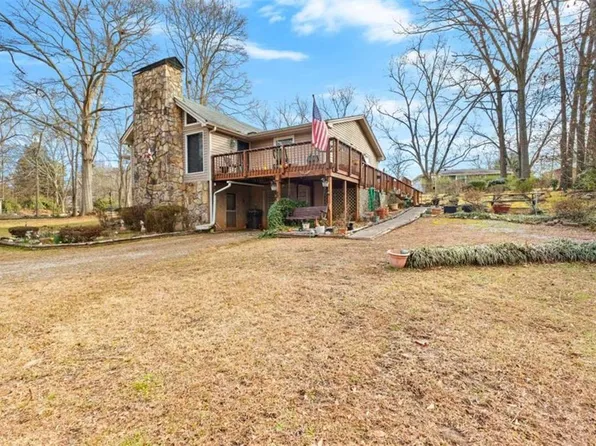 82 Swan Ave, Newnan, GA 30263