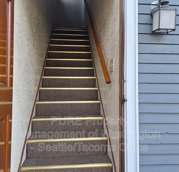 802 9th St SW #1/2 — Photo 11