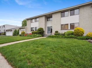 61 Riverside Ave #15, Stamford, CT 06905