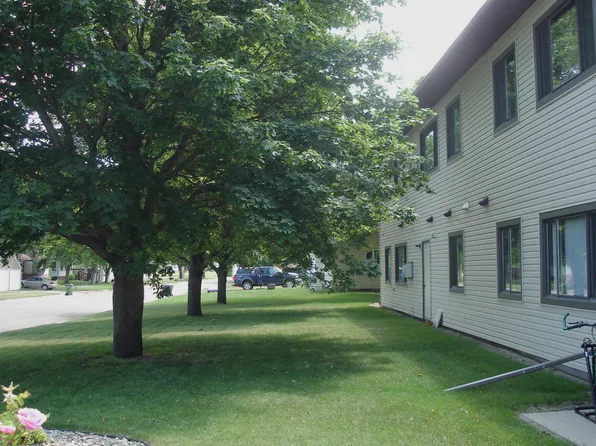 Oakwood Apartments, 401 S Oak St, Ellsworth, MN 56129