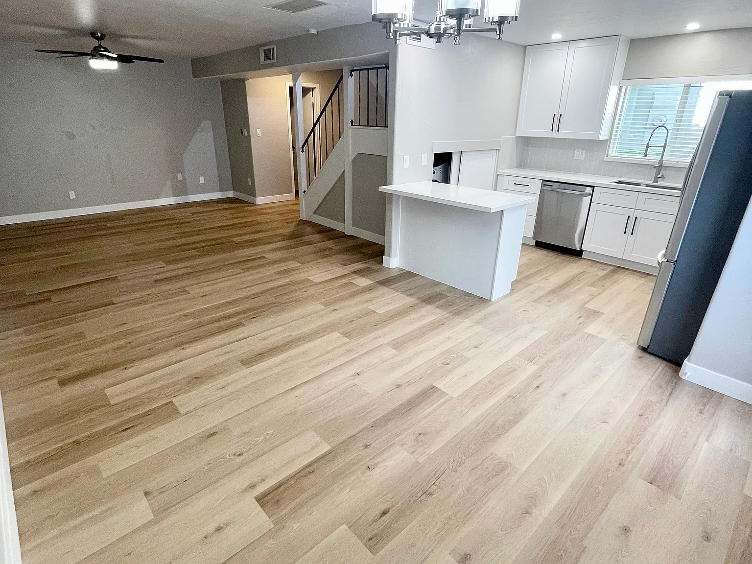 2 bed, 2.5 bath, 1218 sqft, $2,300 — Photo 3