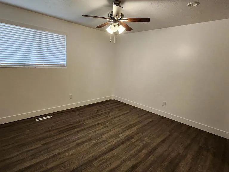 5774 S 2200 W — Photo 10