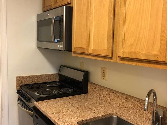 3rd image of 921 Church St #9